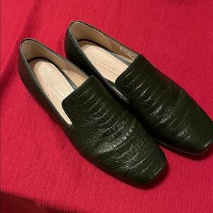 Ecco Women's Dark Green Croc-Embossed Flats size 40. US 9-9.5